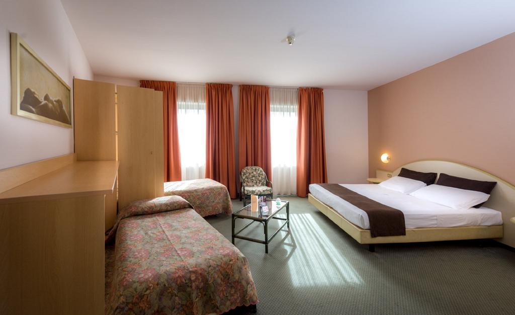 Hotel Des Alpes Rosta Exterior photo
